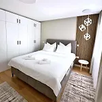 Nest With Private Garage Daire