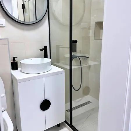 Apartment Nest With Private Garage