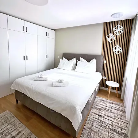 Nest With Private Garage Apartment